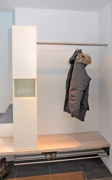 Garderobe weiss frontal