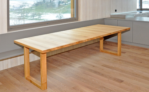 Designtisch in Kirschbaum massiv